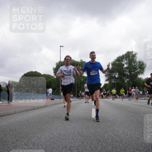 29.06.2025 - hella hamburg halbmarathon Luisa Fischer http://msf.ph/oto/8496363 29.06.2025 10:54:49 Kennedybrücke 14959, 14937, 5357, 1371, 1617, 2202, 2484, 2485, 2736, 2778, 4652, 5286, 5289, 5357, 6945, 7012, 7938, 7992, 8410, 10521, 10552, 10636, 10673 meine-sportfotos.de
