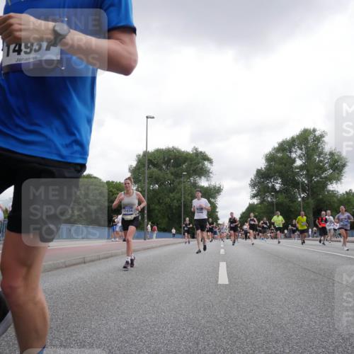 29.06.2025 - hella hamburg halbmarathon Luisa Fischer http://msf.ph/oto/8496369 29.06.2025 10:54:50 Kennedybrücke 1495, 11034, 12301, 1663, 53, 1617, 2202, 2484, 2485, 2736, 2778, 4652, 5286, 5289, 5357, 6091, 6945, 7992, 8410, 10521, 10552, 10636, 10673 meine-sportfotos.de