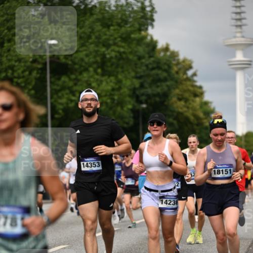 29.06.2025 - hella hamburg halbmarathon Dr. Thomas Lammeyer http://msf.ph/oto/8496378 29.06.2025 10:23:16 Kennedybrücke 1325, 1332, 1349, 1718, 1755, 2017, 2096, 2311, 2589, 2781, 2895, 3026, 3105, 3118, 3529, 4718, 4722, 4845, 5034, 5080, 5098, 5323, 6194, 6270, 6477, 6482, 6736, 7051, 7252, 7566, 7844, 8575, 8761, 9252, 9652, 9756, 9757, 9964, 10037, 10129, 10687, 10816, 11081 meine-sportfotos.de