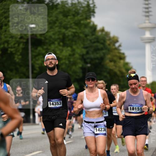 29.06.2025 - hella hamburg halbmarathon Dr. Thomas Lammeyer http://msf.ph/oto/8496386 29.06.2025 10:23:16 Kennedybrücke 1325, 1332, 1349, 1718, 1755, 2017, 2096, 2311, 2589, 2781, 2895, 3026, 3105, 3118, 3529, 4718, 4722, 4845, 5034, 5080, 5098, 5323, 6194, 6270, 6477, 6482, 6736, 7051, 7252, 7566, 7844, 8575, 8761, 9252, 9652, 9756, 9757, 9964, 10037, 10129, 10687, 10816, 11081 meine-sportfotos.de