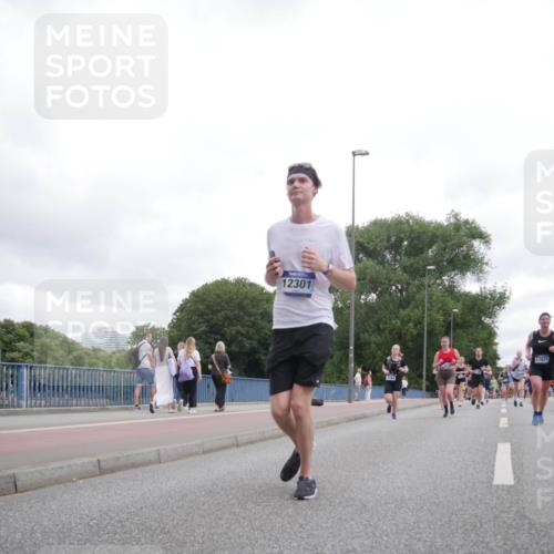 29.06.2025 - hella hamburg halbmarathon Luisa Fischer http://msf.ph/oto/8496393 29.06.2025 10:54:53 Kennedybrücke 12301, 11971, 1617, 2484, 2485, 2736, 2778, 4652, 5357, 5716, 6091, 6945, 7992, 8621, 10521, 10552, 10614, 10673 meine-sportfotos.de