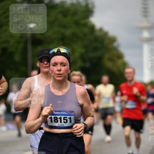 29.06.2025 - hella hamburg halbmarathon Dr. Thomas Lammeyer http://msf.ph/oto/8496414 29.06.2025 10:23:18 Kennedybrücke 1325, 1332, 1349, 1718, 1755, 2017, 2096, 2311, 2589, 2781, 2895, 3026, 3105, 3118, 3529, 4108, 4110, 4718, 4722, 4845, 5034, 5080, 5098, 5323, 5449, 6194, 6270, 6477, 6482, 6542, 6736, 7051, 7143, 7252, 7566, 7844, 8575, 8761, 9252, 9270, 9272, 9652, 9756, 9757, 9856, 9964, 10037, 10124, 10129, 10816, 11081 meine-sportfotos.de