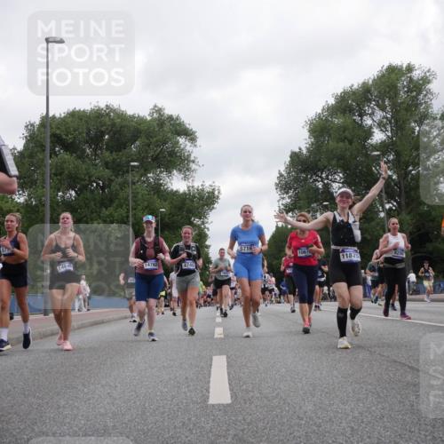 29.06.2025 - hella hamburg halbmarathon Luisa Fischer http://msf.ph/oto/8496462 29.06.2025 10:54:59 Kennedybrücke 57, 14640, 1696, 14762, 4748, 7825, 5716, 1061, 11875, 8200, 253, 1203, 1404, 1617, 2736, 2778, 3038, 5062, 5716, 6091, 6945, 6954, 7770, 7771, 7825, 7992, 8200, 8621, 10614, 10673 meine-sportfotos.de