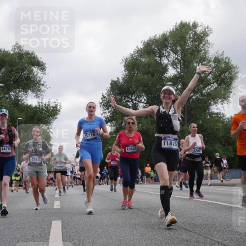 29.06.2025 - hella hamburg halbmarathon Luisa Fischer http://msf.ph/oto/8496469 29.06.2025 10:55:00 Kennedybrücke 14762, 5716, 4748, 7825, 1404, 10614, 11875, 8200, 7253, 1203, 1404, 2736, 2778, 3038, 5062, 5716, 6091, 6954, 7770, 7771, 7825, 7992, 8200, 8621, 10614, 10673 meine-sportfotos.de
