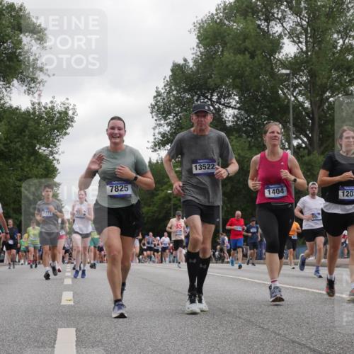 29.06.2025 - hella hamburg halbmarathon Luisa Fischer http://msf.ph/oto/8496514 29.06.2025 10:55:04 Kennedybrücke 1506, 7771, 7825, 13522, 35, 1404, 5062, 1203, 6954, 1203, 1404, 1418, 3038, 4878, 5062, 5394, 5716, 6954, 7770, 7771, 7825, 8040, 8200, 8621, 9462, 10614, 10830 meine-sportfotos.de