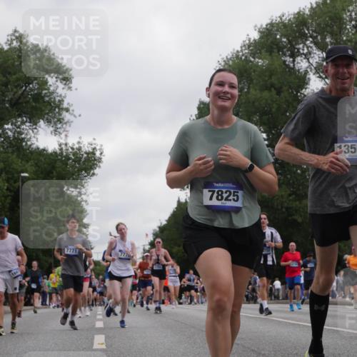 29.06.2025 - hella hamburg halbmarathon Luisa Fischer http://msf.ph/oto/8496527 29.06.2025 10:55:05 Kennedybrücke 15064, 7771, 777, 1667, 5354, 7825, 752, 3522, 1203, 1404, 1418, 3038, 4878, 5062, 5394, 6954, 7770, 7771, 7825, 8040, 8200, 9462, 10614, 10830 meine-sportfotos.de