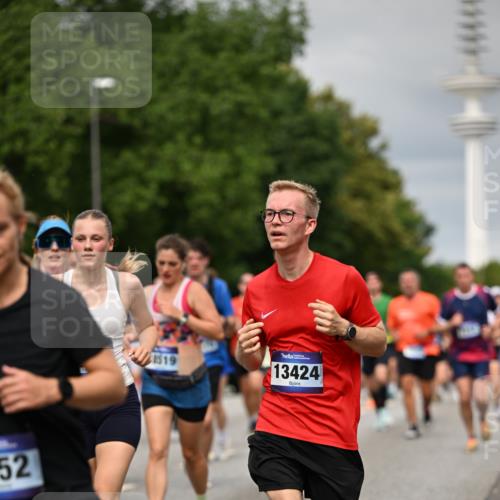 29.06.2025 - hella hamburg halbmarathon Dr. Thomas Lammeyer http://msf.ph/oto/8496529 29.06.2025 10:23:20 Kennedybrücke 1325, 1332, 1349, 1718, 1755, 2017, 2096, 2311, 2589, 2781, 2812, 2895, 3026, 3105, 3118, 3529, 4108, 4110, 4718, 4722, 4845, 5034, 5080, 5098, 5323, 5449, 6194, 6270, 6477, 6482, 6542, 6736, 7051, 7143, 7252, 7566, 7844, 8575, 8761, 9252, 9270, 9272, 9652, 9756, 9757, 9856, 9964, 10037, 10124, 10129, 10816, 11081 meine-sportfotos.de