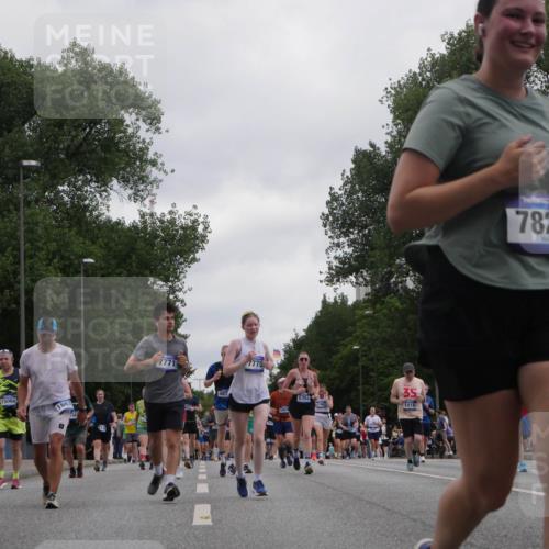29.06.2025 - hella hamburg halbmarathon Luisa Fischer http://msf.ph/oto/8496531 29.06.2025 10:55:05 Kennedybrücke 15064, 1667, 8, 7771, 487, 1770, 5394, 17902, 35, 1418, 7825, 1203, 1404, 1418, 3038, 4878, 5062, 5394, 6954, 7770, 7771, 7825, 8040, 8200, 9462, 10614, 10830 meine-sportfotos.de