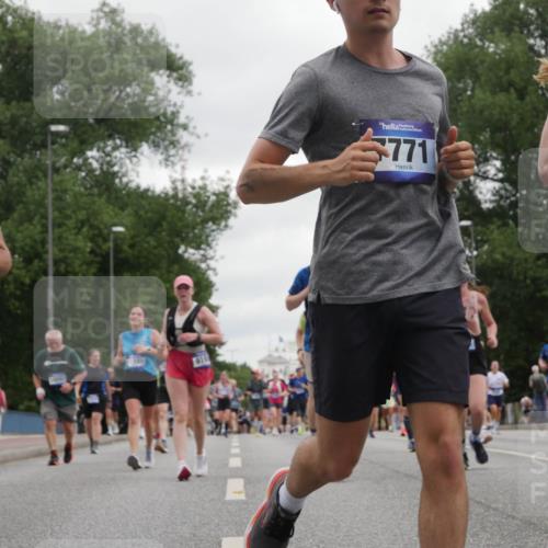 29.06.2025 - hella hamburg halbmarathon Luisa Fischer http://msf.ph/oto/8496569 29.06.2025 10:55:09 Kennedybrücke 1667, 916, 771, 1203, 1404, 1418, 4878, 5062, 5394, 5534, 6954, 7770, 7771, 8040, 9460, 9462, 9590, 10830 meine-sportfotos.de