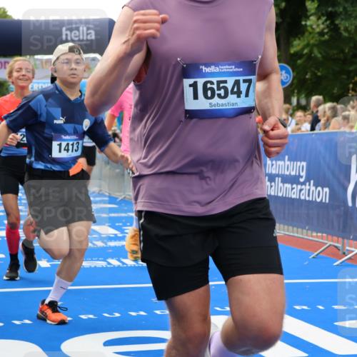 29.06.2025 - hella hamburg halbmarathon Strokosch-Dieckow http://msf.ph/oto/8496573 29.06.2025 10:44:19 Ziel 1057, 1220, 1413, 1415, 1902, 4310, 4691, 5275, 5884, 7005, 7191, 8722, 9444, 12159, 12327, 12528, 14687, 15225, 16301, 16316, 16547, 16803, 16893, 18691, 18806 meine-sportfotos.de