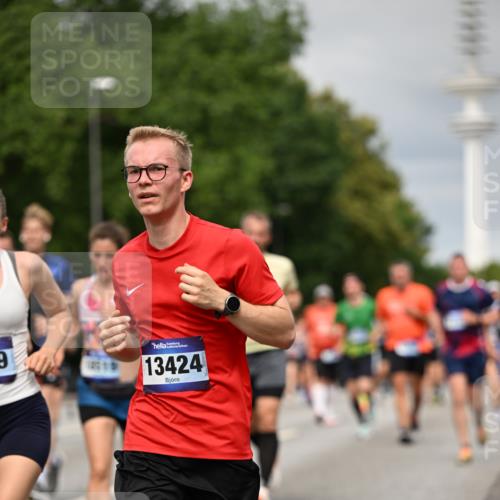 29.06.2025 - hella hamburg halbmarathon Dr. Thomas Lammeyer http://msf.ph/oto/8496598 29.06.2025 10:23:20 Kennedybrücke 1325, 1332, 1349, 1718, 1755, 2017, 2096, 2311, 2589, 2781, 2812, 2895, 3026, 3105, 3118, 3529, 4108, 4110, 4718, 4722, 4845, 5034, 5080, 5098, 5323, 5449, 6194, 6270, 6477, 6482, 6542, 6736, 7051, 7143, 7252, 7566, 7844, 8575, 8761, 9252, 9270, 9272, 9652, 9756, 9757, 9856, 9964, 10037, 10124, 10129, 10816, 11081 meine-sportfotos.de