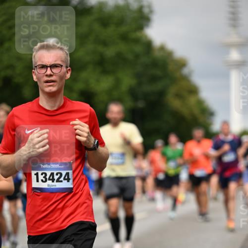 29.06.2025 - hella hamburg halbmarathon Dr. Thomas Lammeyer http://msf.ph/oto/8496618 29.06.2025 10:23:20 Kennedybrücke 1325, 1332, 1349, 1718, 1755, 2017, 2096, 2311, 2589, 2781, 2812, 2895, 3026, 3105, 3118, 3529, 4108, 4110, 4718, 4722, 4845, 5034, 5080, 5098, 5323, 5449, 6194, 6270, 6477, 6482, 6542, 6736, 7051, 7143, 7252, 7566, 7844, 8575, 8761, 9252, 9270, 9272, 9652, 9756, 9757, 9856, 9964, 10037, 10124, 10129, 10816, 11081 meine-sportfotos.de