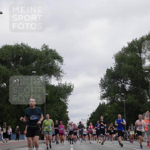 29.06.2025 - hella hamburg halbmarathon Luisa Fischer http://msf.ph/oto/8496626 29.06.2025 10:55:15 Kennedybrücke 14692, 16678, 7305, 19, 9590, 14720, 7841, 3934, 9460, 1418, 1997, 3934, 4878, 5394, 5534, 6456, 7841, 8040, 9460, 9462, 9582, 9590, 10830 meine-sportfotos.de