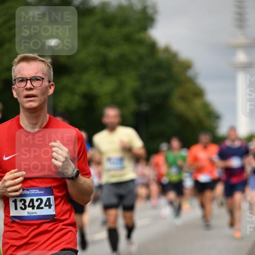 29.06.2025 - hella hamburg halbmarathon Dr. Thomas Lammeyer http://msf.ph/oto/8496628 29.06.2025 10:23:21 Kennedybrücke 1325, 1332, 1349, 1718, 1755, 2017, 2096, 2311, 2589, 2781, 2812, 2895, 3026, 3105, 3118, 3529, 4108, 4110, 4718, 4722, 4845, 5034, 5080, 5098, 5323, 5449, 6194, 6270, 6477, 6482, 6542, 6736, 7051, 7143, 7252, 7566, 7844, 8575, 8761, 9252, 9270, 9272, 9652, 9756, 9757, 9856, 9964, 10037, 10124, 10129, 10816, 11081 meine-sportfotos.de
