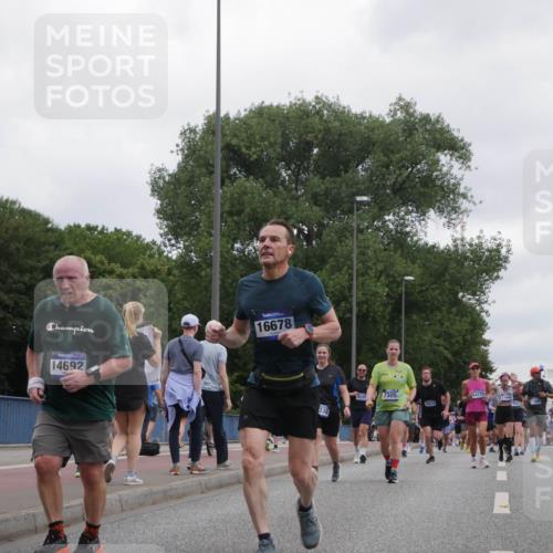 29.06.2025 - hella hamburg halbmarathon Luisa Fischer http://msf.ph/oto/8496644 29.06.2025 10:55:16 Kennedybrücke 14692, 16678, 339, 4598, 7305, 14720, 14234, 7841, 1997, 3934, 5394, 5534, 6456, 7841, 9460, 9462, 9582, 9583, 9590, 10830 meine-sportfotos.de