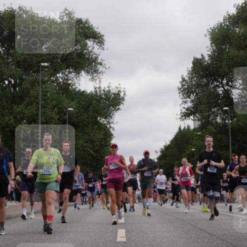 29.06.2025 - hella hamburg halbmarathon Luisa Fischer http://msf.ph/oto/8496661 29.06.2025 10:55:18 Kennedybrücke 7339, 1305, 1472, 1234, 7841, 17239, 1997, 3934, 5534, 6456, 7841, 9460, 9582, 9583, 9590, 9594 meine-sportfotos.de