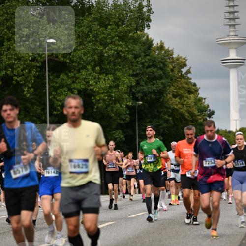 29.06.2025 - hella hamburg halbmarathon Dr. Thomas Lammeyer http://msf.ph/oto/8496663 29.06.2025 10:23:21 Kennedybrücke 1325, 1332, 1349, 1718, 1755, 2017, 2096, 2311, 2589, 2781, 2812, 2895, 3026, 3105, 3118, 3529, 4108, 4110, 4718, 4722, 4845, 5034, 5080, 5098, 5323, 5449, 6194, 6270, 6477, 6482, 6542, 6736, 7051, 7143, 7252, 7566, 7844, 8575, 8761, 9252, 9270, 9272, 9652, 9756, 9757, 9856, 9964, 10037, 10124, 10129, 10816, 11081 meine-sportfotos.de