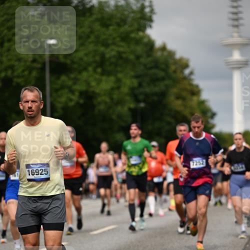 29.06.2025 - hella hamburg halbmarathon Dr. Thomas Lammeyer http://msf.ph/oto/8496671 29.06.2025 10:23:22 Kennedybrücke 1325, 1332, 1349, 1718, 1755, 2017, 2311, 2589, 2781, 2812, 2895, 3026, 3105, 3118, 3529, 4108, 4110, 4718, 4722, 4845, 5034, 5080, 5098, 5323, 5449, 6194, 6270, 6477, 6542, 6736, 7051, 7143, 7252, 7566, 7844, 8575, 8761, 9252, 9270, 9272, 9652, 9756, 9757, 9856, 10037, 10124, 10129, 10816, 11081 meine-sportfotos.de