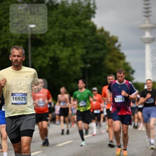 29.06.2025 - hella hamburg halbmarathon Dr. Thomas Lammeyer http://msf.ph/oto/8496675 29.06.2025 10:23:22 Kennedybrücke 1325, 1332, 1349, 1718, 1755, 2017, 2311, 2589, 2781, 2812, 2895, 3026, 3105, 3118, 3529, 4108, 4110, 4718, 4722, 4845, 5034, 5080, 5098, 5323, 5449, 6194, 6270, 6477, 6542, 6736, 7051, 7143, 7252, 7566, 7844, 8575, 8761, 9252, 9270, 9272, 9652, 9756, 9757, 9856, 10037, 10124, 10129, 10816, 11081 meine-sportfotos.de