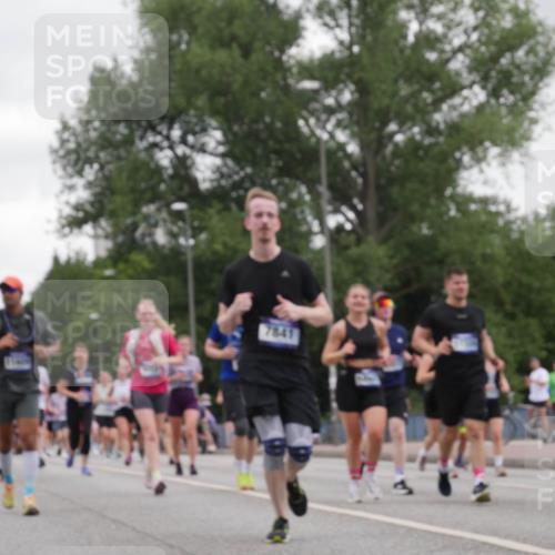 29.06.2025 - hella hamburg halbmarathon Luisa Fischer http://msf.ph/oto/8496684 29.06.2025 10:55:20 Kennedybrücke 7841, 1997, 3934, 4087, 6456, 7691, 7841, 9220, 9460, 9582, 9583, 9590, 9594, 9673 meine-sportfotos.de