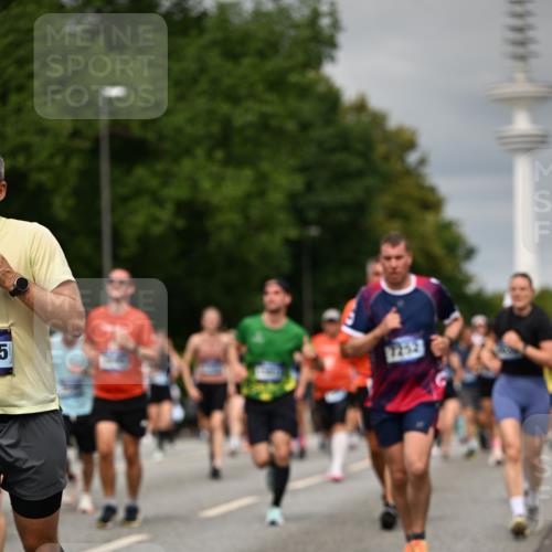 29.06.2025 - hella hamburg halbmarathon Dr. Thomas Lammeyer http://msf.ph/oto/8496688 29.06.2025 10:23:23 Kennedybrücke 1159, 1160, 1325, 1332, 1349, 1718, 1755, 2017, 2311, 2589, 2703, 2781, 2812, 2895, 3026, 3105, 3118, 3529, 4108, 4110, 4718, 4722, 5034, 5080, 5098, 5323, 5449, 6194, 6249, 6270, 6542, 6736, 7051, 7143, 7252, 7566, 7844, 8575, 8761, 9252, 9270, 9272, 9652, 9756, 9757, 9856, 10037, 10124, 10129, 10816, 11081 meine-sportfotos.de