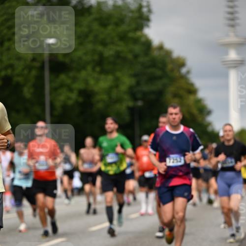 29.06.2025 - hella hamburg halbmarathon Dr. Thomas Lammeyer http://msf.ph/oto/8496697 29.06.2025 10:23:23 Kennedybrücke 1159, 1160, 1325, 1332, 1349, 1718, 1755, 2017, 2311, 2589, 2703, 2781, 2812, 2895, 3026, 3105, 3118, 3529, 4108, 4110, 4718, 4722, 5034, 5080, 5098, 5323, 5449, 6194, 6249, 6270, 6542, 6736, 7051, 7143, 7252, 7566, 7844, 8575, 8761, 9252, 9270, 9272, 9652, 9756, 9757, 9856, 10037, 10124, 10129, 10816, 11081 meine-sportfotos.de