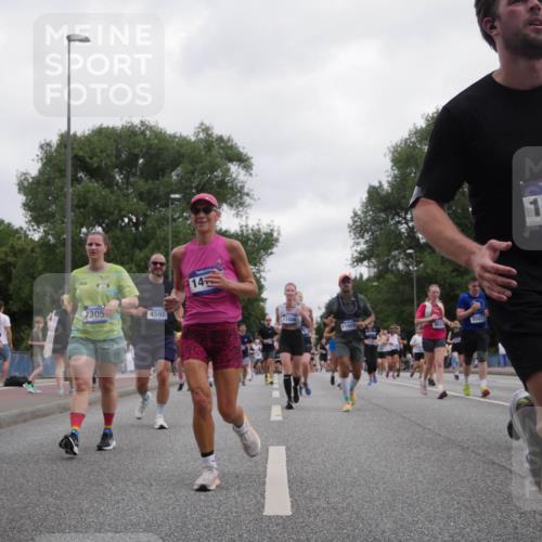 29.06.2025 - hella hamburg halbmarathon Luisa Fischer http://msf.ph/oto/8496699 29.06.2025 10:55:22 Kennedybrücke 7339, 7305, 4598, 14, 1160, 11609, 958, 16234, 1997, 3934, 4087, 6456, 6961, 7691, 7841, 9220, 9460, 9582, 9583, 9594, 9673 meine-sportfotos.de