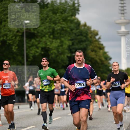 29.06.2025 - hella hamburg halbmarathon Dr. Thomas Lammeyer http://msf.ph/oto/8496709 29.06.2025 10:23:24 Kennedybrücke 1159, 1160, 1325, 1332, 1349, 1708, 1718, 1755, 2017, 2311, 2589, 2703, 2781, 2812, 2895, 3026, 3105, 3118, 3529, 4108, 4110, 4722, 5034, 5080, 5098, 5323, 5449, 6194, 6249, 6270, 6542, 6736, 7051, 7143, 7252, 7566, 7844, 8575, 8761, 9252, 9270, 9272, 9652, 9756, 9757, 9856, 10037, 10124, 10129, 10816, 11081 meine-sportfotos.de
