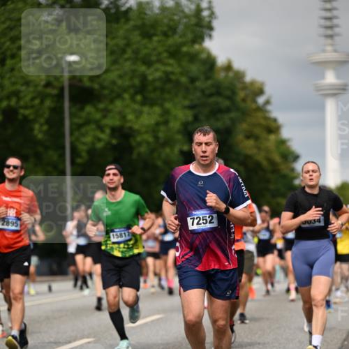 29.06.2025 - hella hamburg halbmarathon Dr. Thomas Lammeyer http://msf.ph/oto/8496715 29.06.2025 10:23:24 Kennedybrücke 1159, 1160, 1325, 1332, 1349, 1708, 1718, 1755, 2017, 2311, 2589, 2703, 2781, 2812, 2895, 3026, 3105, 3118, 3529, 4108, 4110, 4722, 5034, 5080, 5098, 5323, 5449, 6194, 6249, 6270, 6542, 6736, 7051, 7143, 7252, 7566, 7844, 8575, 8761, 9252, 9270, 9272, 9652, 9756, 9757, 9856, 10037, 10124, 10129, 10816, 11081 meine-sportfotos.de