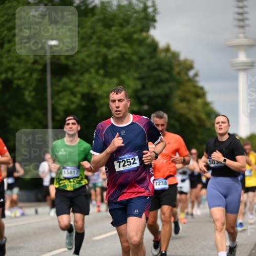 29.06.2025 - hella hamburg halbmarathon Dr. Thomas Lammeyer http://msf.ph/oto/8496728 29.06.2025 10:23:24 Kennedybrücke 1159, 1160, 1325, 1332, 1349, 1708, 1718, 1755, 2017, 2311, 2589, 2703, 2781, 2812, 2895, 3026, 3105, 3118, 3529, 4108, 4110, 4722, 5034, 5080, 5098, 5323, 5449, 6194, 6249, 6270, 6542, 6736, 7051, 7143, 7252, 7566, 7844, 8575, 8761, 9252, 9270, 9272, 9652, 9756, 9757, 9856, 10037, 10124, 10129, 10816, 11081 meine-sportfotos.de