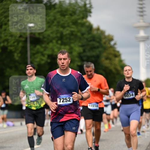 29.06.2025 - hella hamburg halbmarathon Dr. Thomas Lammeyer http://msf.ph/oto/8496737 29.06.2025 10:23:25 Kennedybrücke 1159, 1160, 1325, 1332, 1349, 1708, 1718, 1755, 2017, 2311, 2589, 2703, 2781, 2812, 2895, 3026, 3105, 3118, 3529, 4108, 4110, 4722, 5034, 5080, 5098, 5323, 5449, 6194, 6249, 6270, 6542, 6736, 7051, 7143, 7252, 7566, 7844, 8575, 8761, 9252, 9270, 9272, 9652, 9856, 10037, 10124, 10129, 11081 meine-sportfotos.de