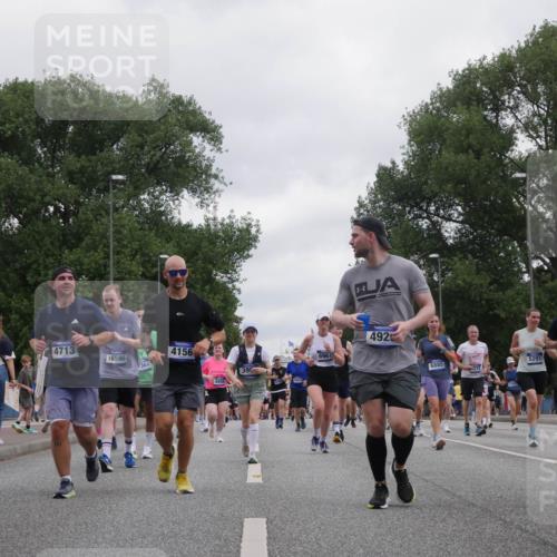 29.06.2025 - hella hamburg halbmarathon Luisa Fischer http://msf.ph/oto/8496769 29.06.2025 10:55:29 Kennedybrücke 4713, 16595, 364, 4156, 4808, 399, 6961, 492, 6885, 5291, 12089, 408, 4087, 4273, 5291, 6406, 6885, 6961, 7691, 8672, 9068, 9070, 9220, 9583, 9594, 9673, 9730, 10342, 10496 meine-sportfotos.de