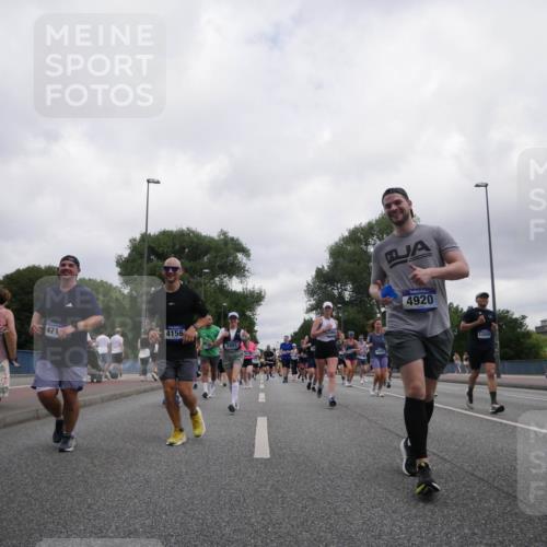 29.06.2025 - hella hamburg halbmarathon Luisa Fischer http://msf.ph/oto/8496788 29.06.2025 10:55:31 Kennedybrücke 471, 4156, 3991, 6885, 4920, 12089, 1978, 4087, 4273, 5291, 6406, 6885, 6961, 7691, 8196, 8672, 9068, 9070, 9220, 9594, 9673, 9730, 10342, 10496 meine-sportfotos.de