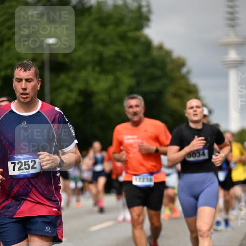 29.06.2025 - hella hamburg halbmarathon Dr. Thomas Lammeyer http://msf.ph/oto/8496792 29.06.2025 10:23:25 Kennedybrücke 1159, 1160, 1325, 1332, 1349, 1708, 1718, 1755, 2017, 2311, 2589, 2703, 2781, 2812, 2895, 3026, 3105, 3118, 3529, 4108, 4110, 4722, 5034, 5080, 5098, 5323, 5449, 6194, 6249, 6270, 6542, 6736, 7051, 7143, 7252, 7566, 7844, 8575, 8761, 9252, 9270, 9272, 9652, 9856, 10037, 10124, 10129, 11081 meine-sportfotos.de