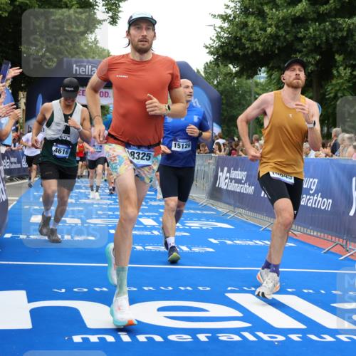 29.06.2025 - hella hamburg halbmarathon Strokosch-Dieckow http://msf.ph/oto/8496794 29.06.2025 10:54:59 Ziel 1327, 2884, 3652, 3791, 4249, 4616, 4938, 5020, 6433, 6994, 8514, 8691, 8698, 9060, 9380, 10266, 11333, 11976, 13297, 13988, 14638, 14750, 14845, 14948, 15126, 15156, 15879, 16047, 16623, 16630, 16868, 17803, 17842, 18181, 18325 meine-sportfotos.de