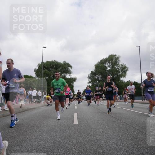 29.06.2025 - hella hamburg halbmarathon Luisa Fischer http://msf.ph/oto/8496810 29.06.2025 10:55:33 Kennedybrücke 16595, 17364, 18817, 6885, 5291, 1978, 4087, 4273, 4815, 5291, 6406, 6885, 6961, 7691, 8194, 8196, 8672, 9068, 9070, 9220, 9673, 9730, 10296, 10342, 10496 meine-sportfotos.de