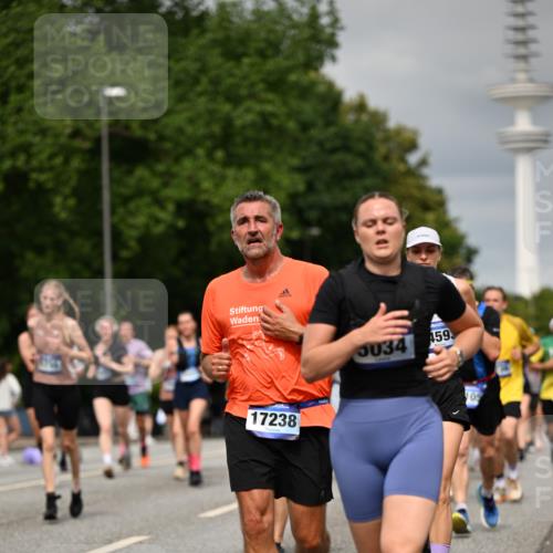 29.06.2025 - hella hamburg halbmarathon Dr. Thomas Lammeyer http://msf.ph/oto/8496812 29.06.2025 10:23:26 Kennedybrücke 1159, 1160, 1325, 1332, 1349, 1708, 1718, 1755, 2017, 2311, 2589, 2703, 2781, 2812, 2895, 3026, 3105, 3118, 3529, 4108, 4110, 4722, 5034, 5080, 5098, 5323, 5449, 6249, 6270, 6542, 6736, 7051, 7143, 7252, 7566, 7844, 8575, 8761, 9252, 9270, 9272, 9652, 9856, 10124, 10129, 10540, 11081 meine-sportfotos.de