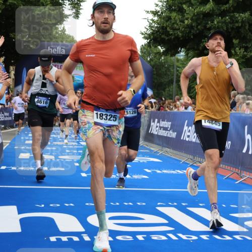 29.06.2025 - hella hamburg halbmarathon Strokosch-Dieckow http://msf.ph/oto/8496813 29.06.2025 10:54:59 Ziel 1327, 2884, 3652, 3791, 4249, 4616, 4938, 5020, 6433, 6994, 8514, 8691, 8698, 9060, 9380, 10266, 11333, 11976, 13297, 13988, 14638, 14750, 14845, 14948, 15126, 15156, 15879, 16047, 16623, 16630, 16868, 17803, 17842, 18181, 18325 meine-sportfotos.de