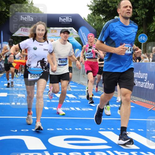 29.06.2025 - hella hamburg halbmarathon Strokosch-Dieckow http://msf.ph/oto/8496823 29.06.2025 10:54:57 Ziel 1327, 1506, 2884, 3652, 3791, 4249, 4616, 4938, 5020, 6433, 6994, 8514, 8691, 8698, 9060, 10266, 11333, 13297, 13988, 14638, 14660, 14750, 14845, 14948, 15126, 15156, 15879, 16047, 16623, 16868, 17261, 17803, 17842, 18181, 18325 meine-sportfotos.de