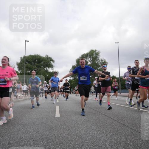 29.06.2025 - hella hamburg halbmarathon Luisa Fischer http://msf.ph/oto/8496834 29.06.2025 10:55:36 Kennedybrücke 4808, 6404, 8399, 10928, 068, 12525, 1978, 3140, 4273, 4815, 5291, 6406, 6885, 6985, 8194, 8196, 8672, 9068, 9070, 9730, 10296, 10342, 10496 meine-sportfotos.de