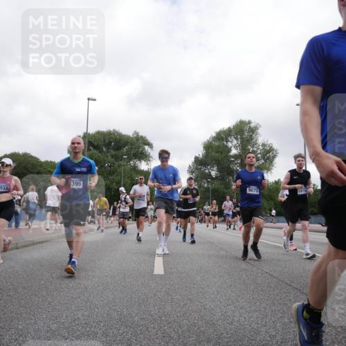 29.06.2025 - hella hamburg halbmarathon Luisa Fischer http://msf.ph/oto/8496843 29.06.2025 10:55:37 Kennedybrücke 72, 10533, 399, 6403, 9070, 18756, 10928, 1978, 3140, 4273, 4815, 6406, 6885, 6985, 7737, 8194, 8196, 8672, 9068, 9070, 9730, 10296, 10342, 10496 meine-sportfotos.de
