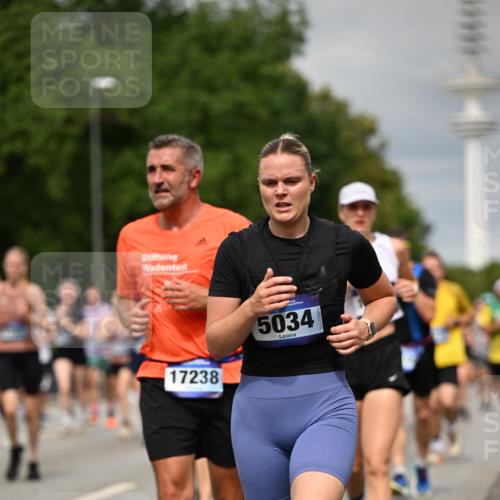 29.06.2025 - hella hamburg halbmarathon Dr. Thomas Lammeyer http://msf.ph/oto/8496849 29.06.2025 10:23:27 Kennedybrücke 1159, 1160, 1325, 1332, 1708, 1718, 1755, 2017, 2311, 2589, 2703, 2781, 2812, 2895, 3105, 3118, 3529, 4108, 4110, 4722, 5034, 5080, 5098, 5323, 5449, 6249, 6270, 6542, 6736, 7051, 7143, 7252, 7566, 7844, 8575, 8761, 9252, 9270, 9272, 9652, 9856, 10124, 10129, 10540, 11081 meine-sportfotos.de