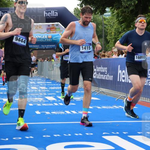 29.06.2025 - hella hamburg halbmarathon Strokosch-Dieckow http://msf.ph/oto/8496864 29.06.2025 10:44:16 Ziel 1220, 1413, 1415, 1902, 4999, 5231, 5275, 5884, 7005, 7191, 8722, 9444, 12159, 12528, 14686, 14687, 15225, 15280, 16301, 16316, 16547, 16803, 16893, 17748, 18691 meine-sportfotos.de