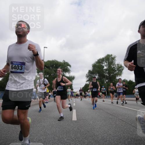 29.06.2025 - hella hamburg halbmarathon Luisa Fischer http://msf.ph/oto/8496868 29.06.2025 10:55:39 Kennedybrücke 6403, 32, 12546, 18633, 1956, 640, 1369, 1978, 3140, 4815, 6406, 6985, 7737, 8194, 8196, 8672, 9068, 9070, 9730, 10296, 10342, 10496 meine-sportfotos.de