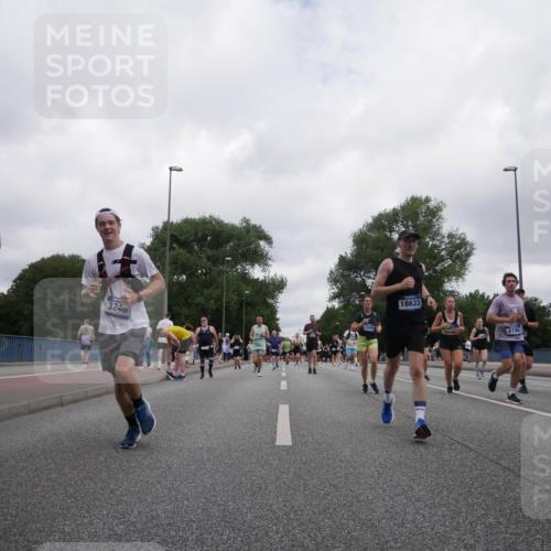 29.06.2025 - hella hamburg halbmarathon Luisa Fischer http://msf.ph/oto/8496876 29.06.2025 10:55:40 Kennedybrücke 3240, 13094, 18633, 8196, 1369, 1978, 3140, 4815, 5262, 6406, 6985, 7737, 8194, 8196, 9070, 9730, 10296, 10496 meine-sportfotos.de