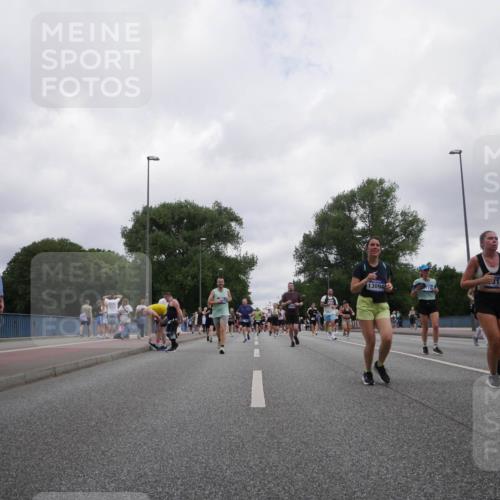 29.06.2025 - hella hamburg halbmarathon Luisa Fischer http://msf.ph/oto/8496892 29.06.2025 10:55:42 Kennedybrücke 315, 13094, 1369, 1978, 3140, 3645, 4815, 5262, 6671, 6985, 7682, 7737, 8194, 8196, 10296 meine-sportfotos.de
