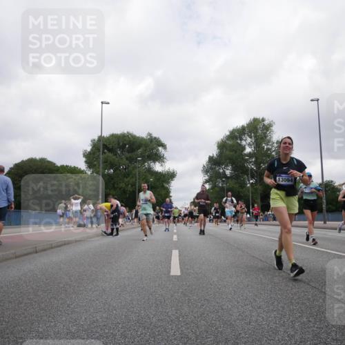 29.06.2025 - hella hamburg halbmarathon Luisa Fischer http://msf.ph/oto/8496897 29.06.2025 10:55:42 Kennedybrücke 13094, 1172, 44815, 1369, 1978, 3140, 3645, 4815, 5262, 6671, 6985, 7682, 7737, 8194, 8196, 10296 meine-sportfotos.de