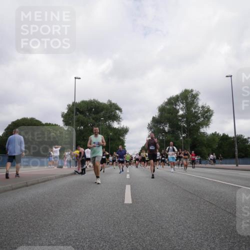 29.06.2025 - hella hamburg halbmarathon Luisa Fischer http://msf.ph/oto/8496905 29.06.2025 10:55:43 Kennedybrücke 1369, 1978, 3140, 3645, 4815, 5262, 6671, 6985, 7682, 7737, 8194, 8196, 10296 meine-sportfotos.de