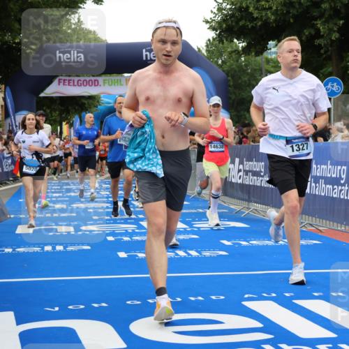 29.06.2025 - hella hamburg halbmarathon Strokosch-Dieckow http://msf.ph/oto/8496906 29.06.2025 10:54:55 Ziel 1327, 1506, 2884, 3652, 4249, 4616, 4938, 5020, 6433, 6994, 8514, 8698, 10266, 13988, 14638, 14660, 14750, 14845, 15126, 15156, 15879, 16047, 16623, 16868, 17261, 18181, 18325 meine-sportfotos.de