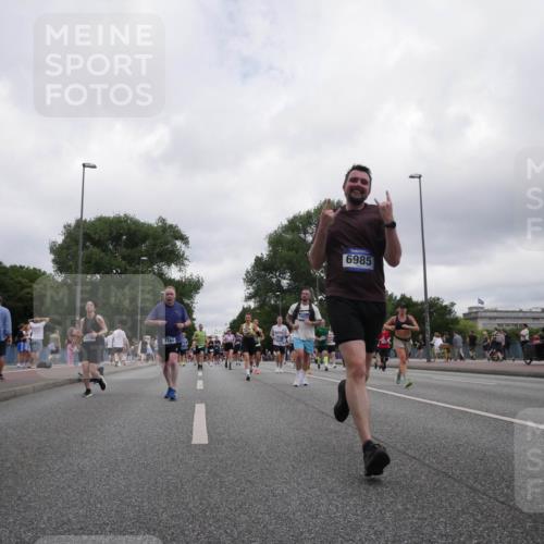 29.06.2025 - hella hamburg halbmarathon Luisa Fischer http://msf.ph/oto/8496929 29.06.2025 10:55:45 Kennedybrücke 1520, 3140, 6985, 1369, 2308, 3140, 3645, 4815, 5262, 6671, 6985, 7682, 7737, 8194, 10296, 10634 meine-sportfotos.de